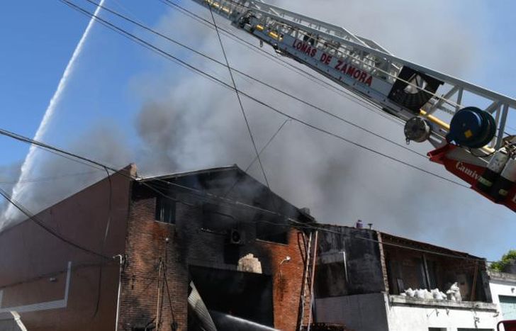 Trabajaron bomberos de Lomas y de Brown.
