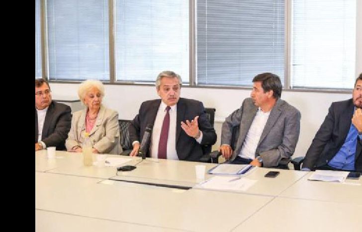 se juntó con varias personalidades con el objetivo de erradicar el hambre en el país.