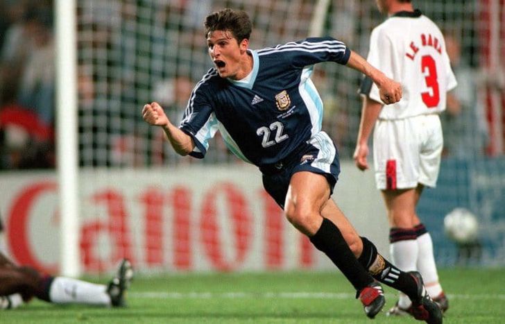 Jugada preparada de tiro libre y golazo de Javier Zanetti.