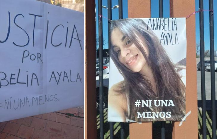 Pancartas con consignas de justicia por Anabelia Ayala.