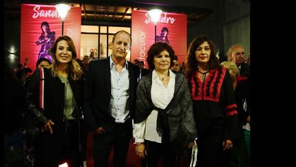 junto a olga, martin inauguro la muestra ?sandro espectacular?