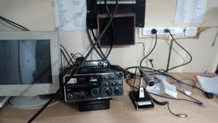 Los aparatos que permiten comunicaciones de largo alcance.