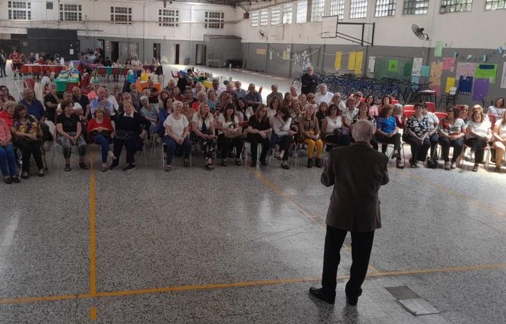 La convocatoria es para todos los egresados que hayan pasado por la escuela.