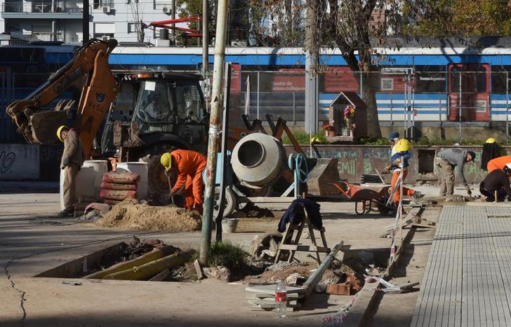 Renuevan las veredas para mejorar los accesos a la estación.