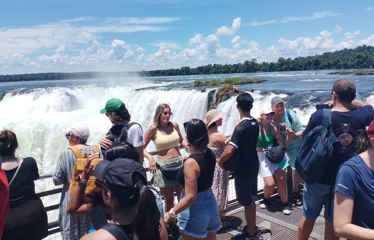 El fin de semana extra largo de Semana Santa dejó un balance agridulce para el turismo argentino.