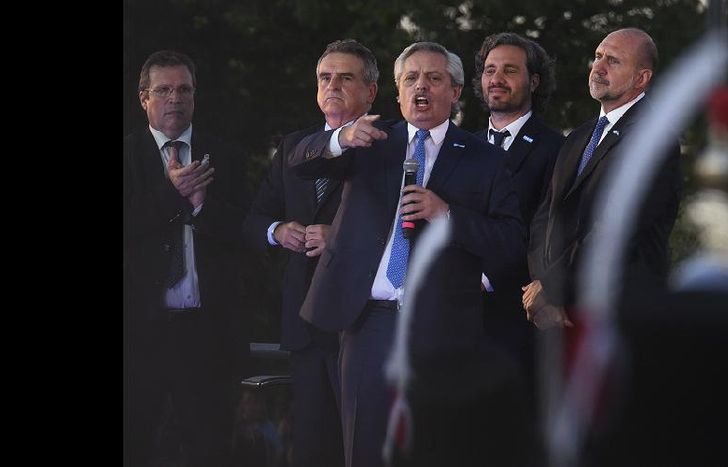 Viven en la Belle Epoque, tirando manteca al techo, cuando el resto del país la pasa mal.