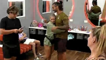 el lomense licha sigue prendiendo fuego la casa de gran hermano