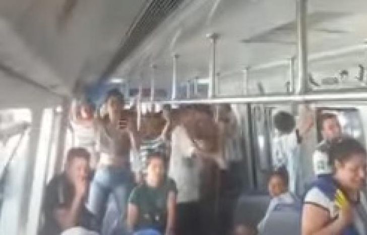 La gente en el tren, tras el triunfo argentino.