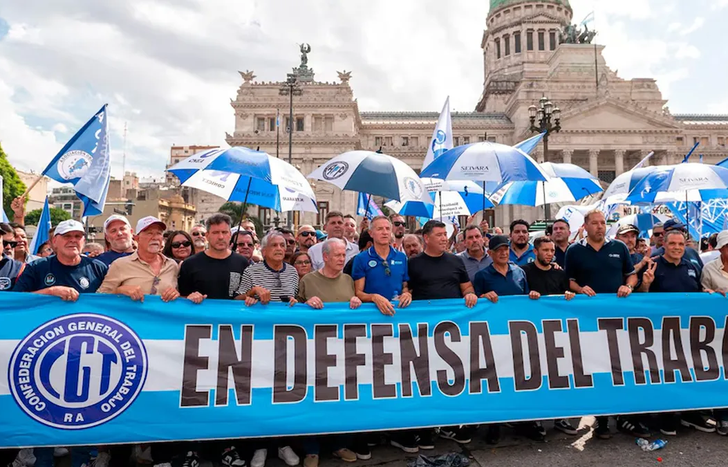 Desde la CGT advierten que podrían ir a un paro general tras la media sanción de la reforma laboral.&nbsp;