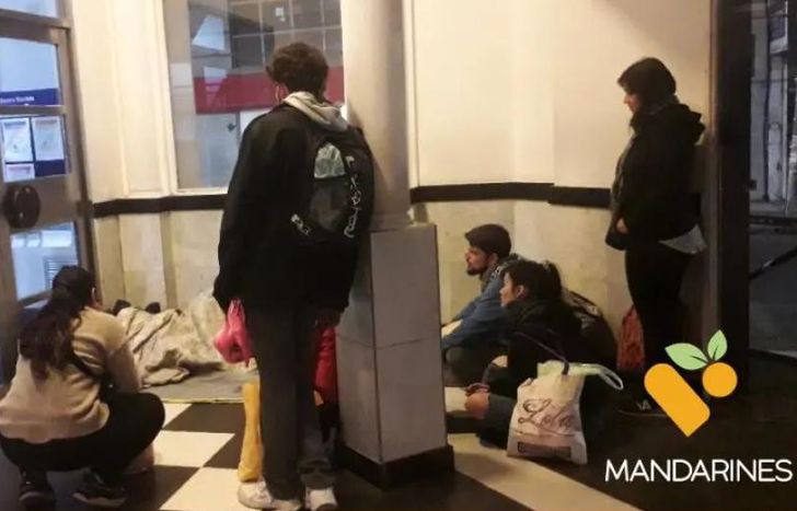 Todos los martes salen a las calles de Lomas.