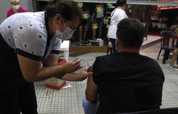 Se aplicaron primeras, segundas y terceras dosis.