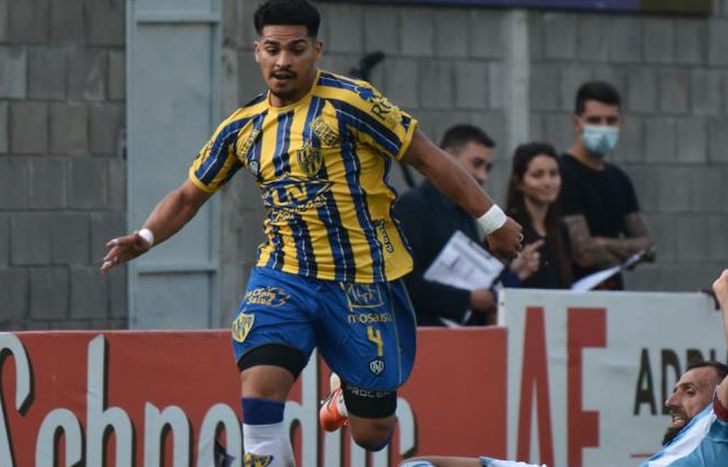 Flores jugó 16 partidos y anotó tres goles.