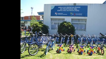 ninos y jovenes del servicio tea ya tienen sus bicicletas