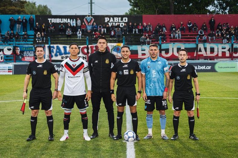 Brown de Adrogué va por el paso de la salvación.