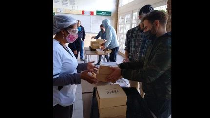 La Parri acercó almuerzos al Hospital Meléndez.