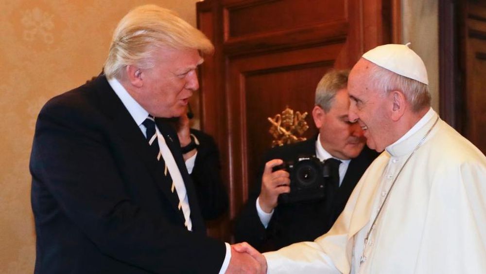 El papa Francisco cuestionó una de las promesas de campaña de Donald Trump.