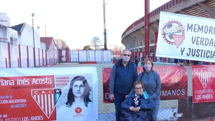 El milrayitas nombró Socia Honorífica a su mamá. El milrayitas nombró Socia Honorífica a su mamá.
