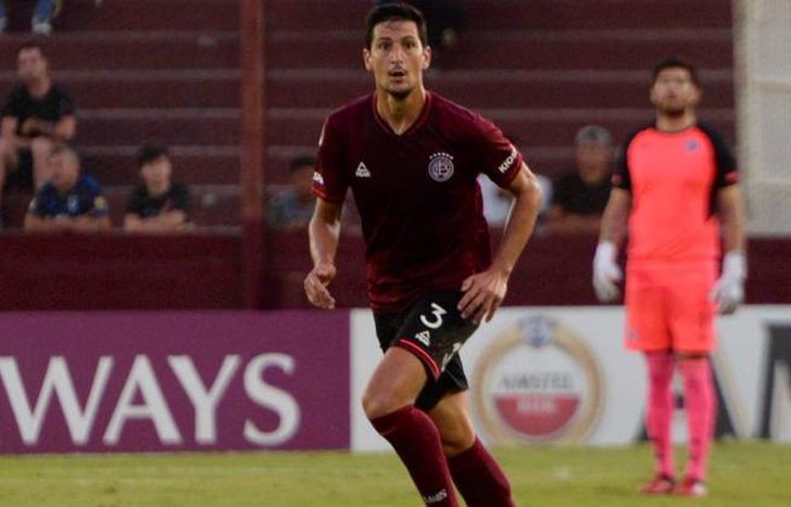 Por ascendencia, Burdisso será uno de los puntales de la defensa.