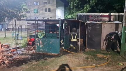 Los vecinos de Lomas siguen siendo damnificados por distintos incendios. En este caso, el siniestro ocurrió en Llavallol. Los vecinos de Lomas siguen siendo damnificados por distintos incendios. En este caso, el siniestro ocurrió en Llavallol.