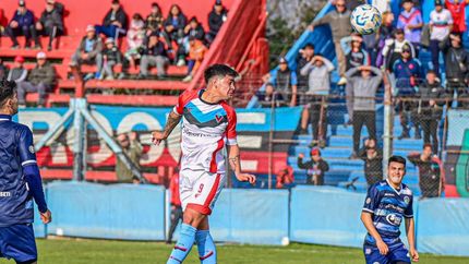 Meaurio con un gran cabezazo le dio el empate al Tricolor en el primer tiempo.