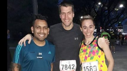Daniel, Federico y Paola, los integrantes de Auriga que corrieron la Maratón de Buenos Aires.