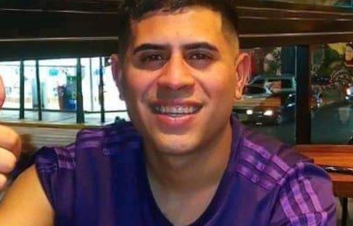 El motociclista fue abandonado por el conductor del auto que lo chocó y se fugó.