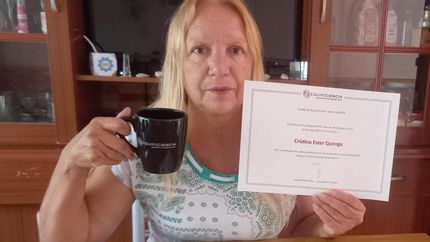 Cristina recibió el reconocimiento por haber participado por más de dos años de esta investigación. Cristina recibió el reconocimiento por haber participado por más de dos años de esta investigación.