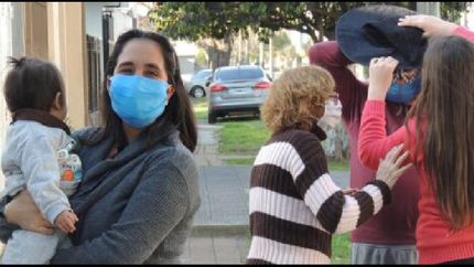 las familias salieron a las calles respetando la distancia social.