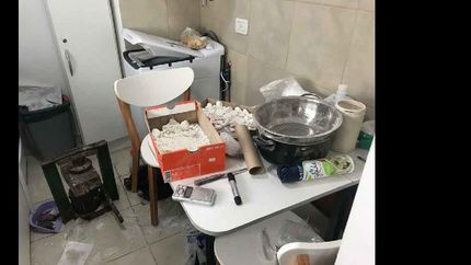 La Policía Bonaerense encontró una cocina de cocaína que los delincuentes tenían en una vivienda.