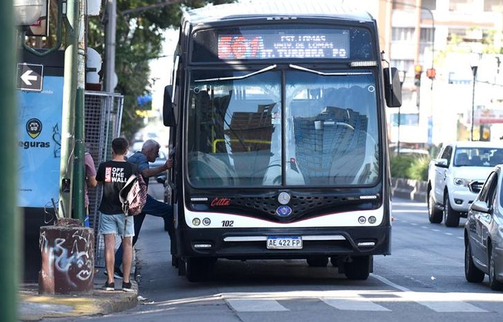 Confirman que los colectivos van a adherirse al paro general convocado por la CGT.