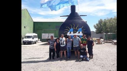 recorren el pais con la replica del ara san juan en homenaje a los tripulantes