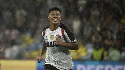 Aquino festeja el tercer gol de Lanús ante Flamengo. Aquino festeja el tercer gol de Lanús ante Flamengo.