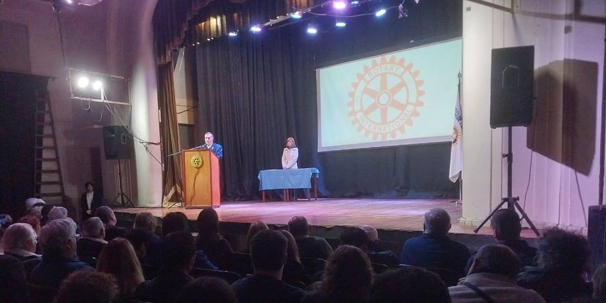 El Rotary Club de Lomas reconoció a servidores públicos y a los mejores promedios universitarios