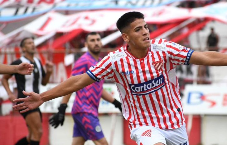 Facundo Villarreal anotó su primer gol en primera y festejó Los Andes.