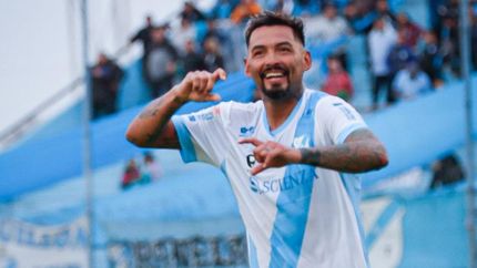 Luis López le dio el triunfo a Temperley y llegó a los 69 goles en el club. Luis López le dio el triunfo a Temperley y llegó a los 69 goles en el club.