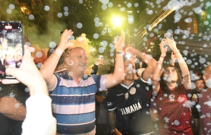 Nicolás Russo, en medio de los festejos.