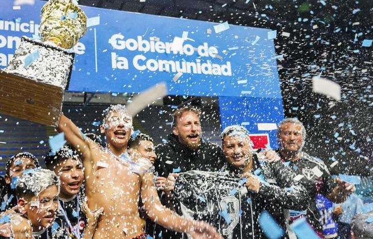 Copa Comunidad Lomas: los chicos de Lavardén gritaron ¡Campeón!.