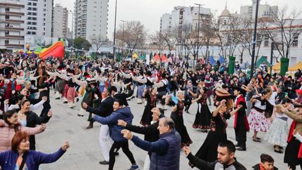 Un festejo a pleno en el centro de Lomas. Un festejo a pleno en el centro de Lomas.