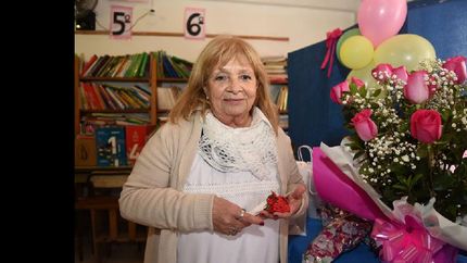 lomas: rosa se jubilo y se despidio de la escuela nº72 lomas: rosa se jubilo y se despidio de la escuela nº72