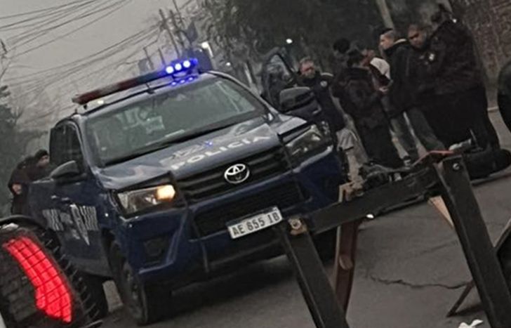 La Policía y los vecinos en el lugar del accidente, en Budge.