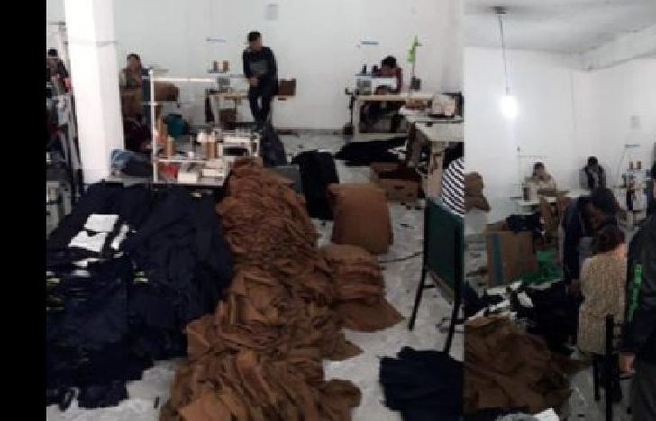 En el procedimiento se capturó a un hombre de 29 años, quien estaba a cargo de los talleres, y se halló a dos menores, familiares de los trabajadores.