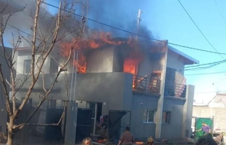 El incendio asustó a la gente del barrio.