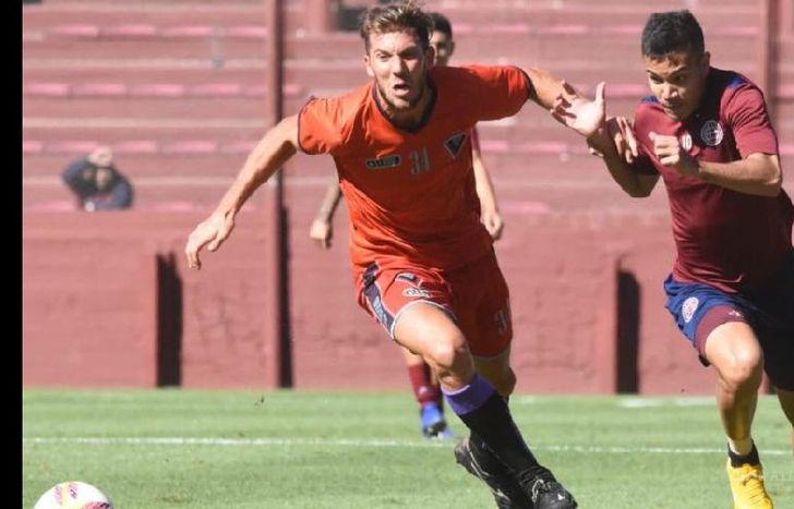 Matías Cortave durante el partido que el Tricolor jugó en La Fortaleza frente a Lanús.