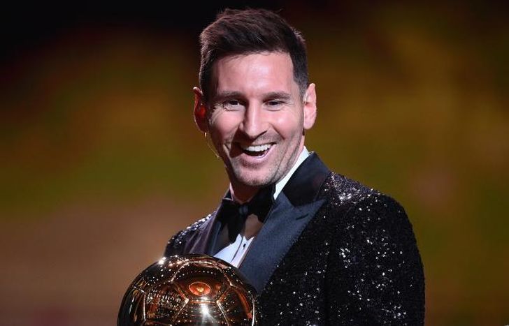Lionel Messi, sonriente con su séptimo Balón de Oro.