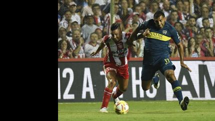 Ábila, de flojo partido, anotó el gol del empate, clave para la remontada.