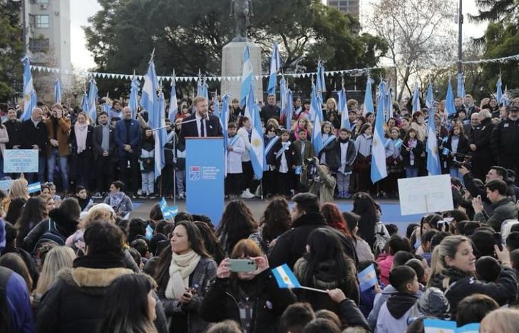 Emocionante acto con miles de chicos de escuelas lomenses.