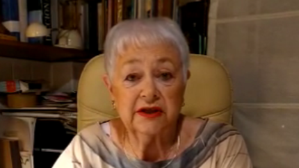 Alicia, a sus 84 años, se muestra con una entereza envidiable.