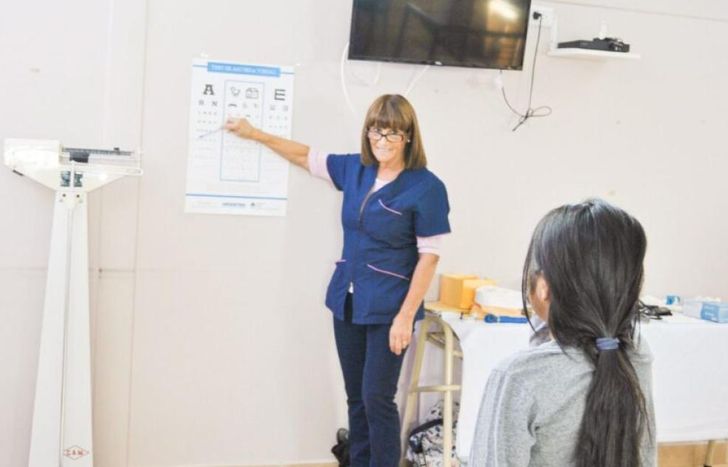 Al finalizar cada jornada, las familias reciben una constancia firmada.