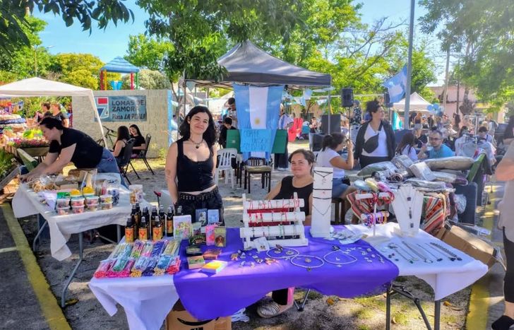 Una feria cargada de emprendedores, música y solidaridad en Temperley.&nbsp;