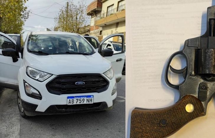 La camioneta robada y el arma incautada a los delincuentes.